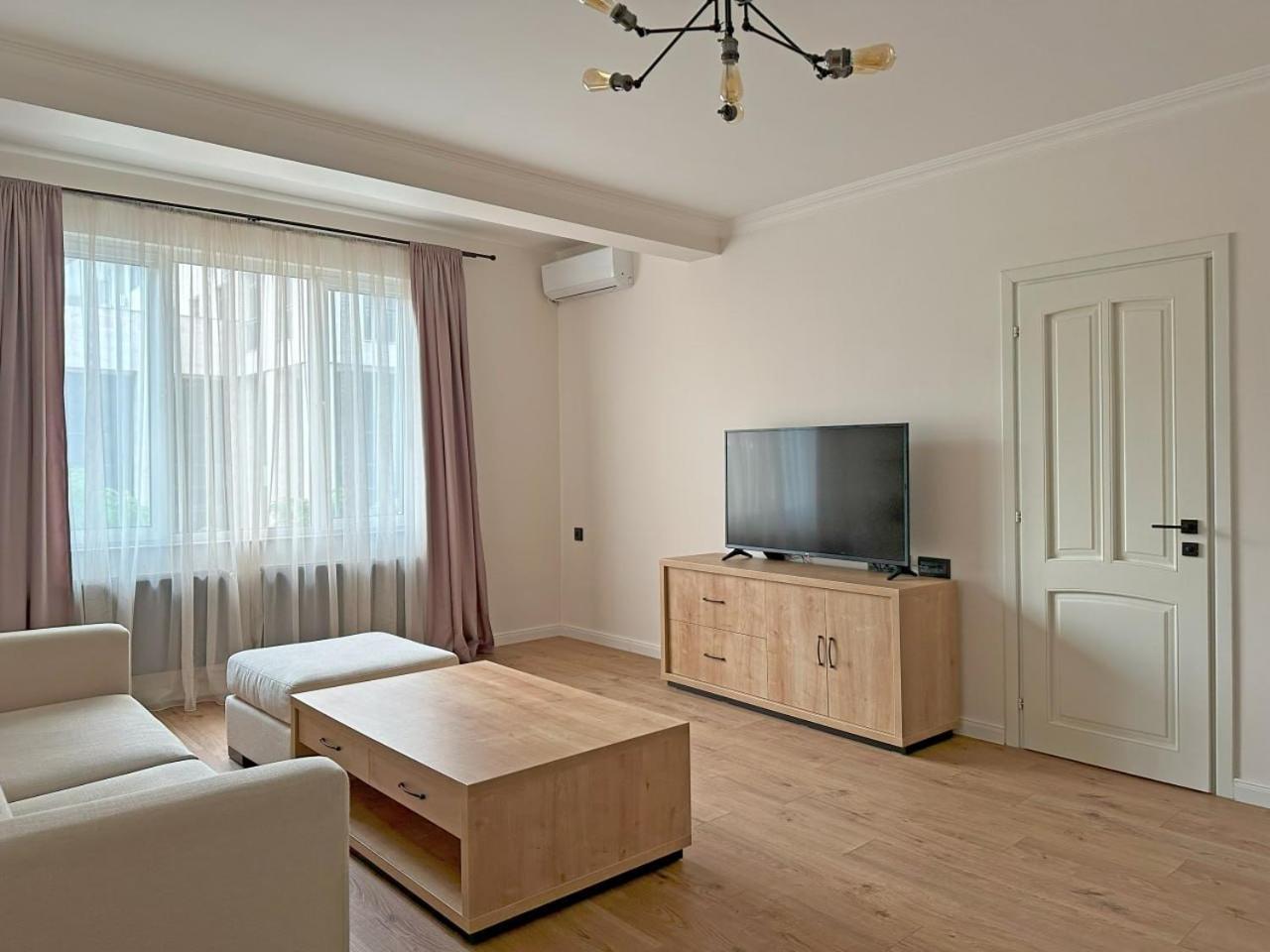 City Center Living In Yerevan Apartment Exterior photo